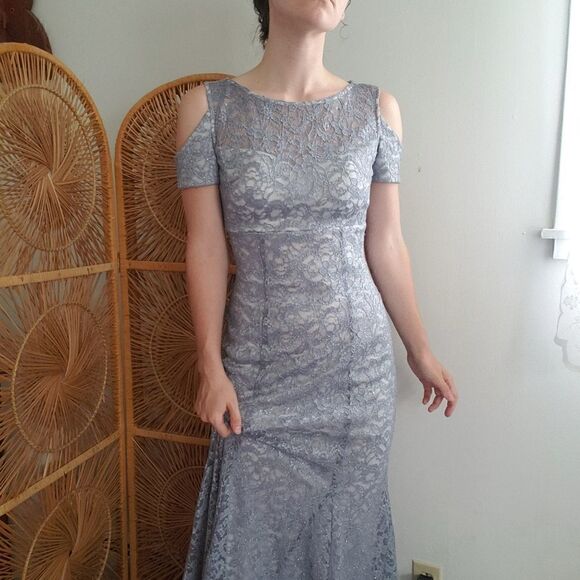 Night Way Silver Lace Evening Gown 4 - Picture 3 of 9